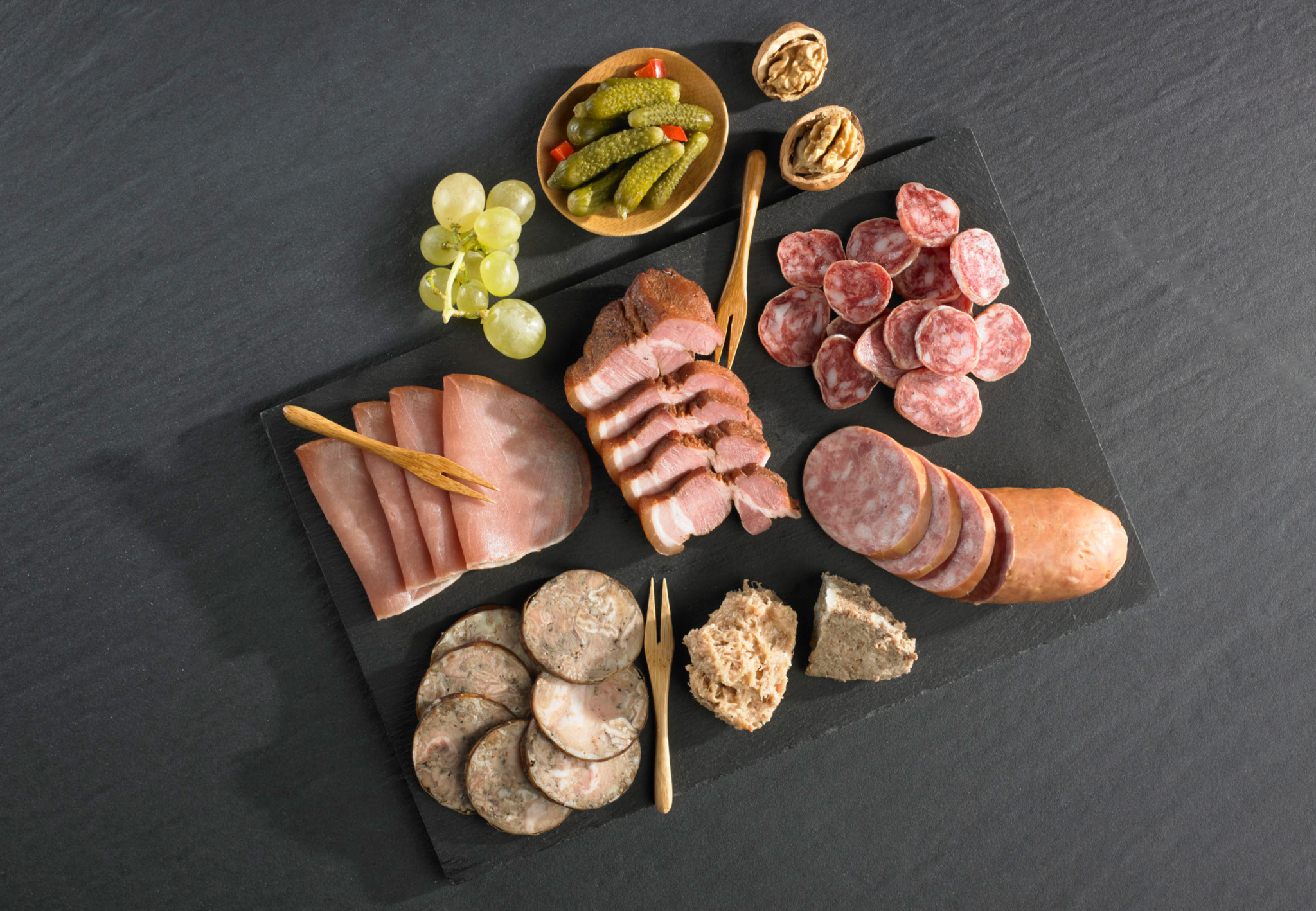 Andouille, bacon, rillauds, rillettes, saucisson, fuet